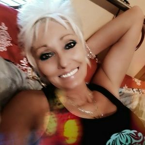 Meet your Posher, Corina